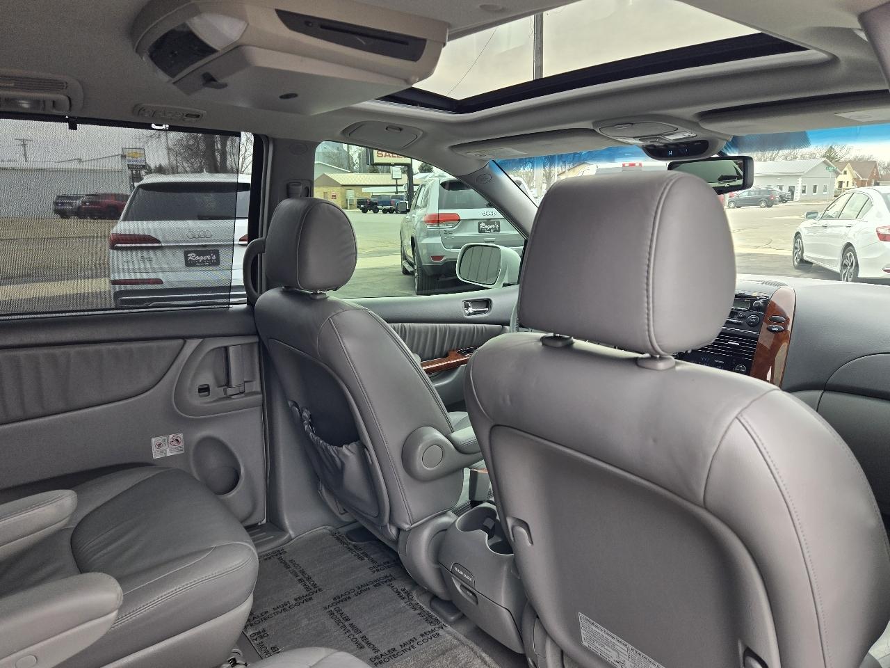 Toyota Sienna Limited 7-Passenger AWD 2004