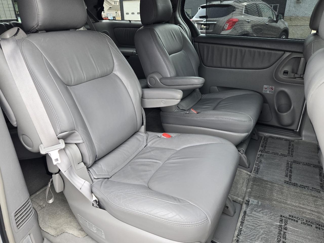 Toyota Sienna Limited 7-Passenger AWD 2004