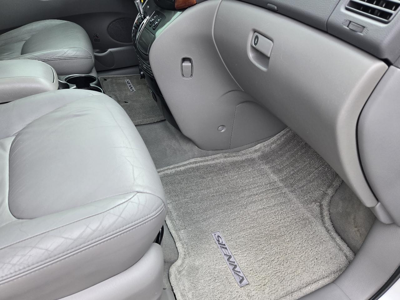 Toyota Sienna Limited 7-Passenger AWD 2004