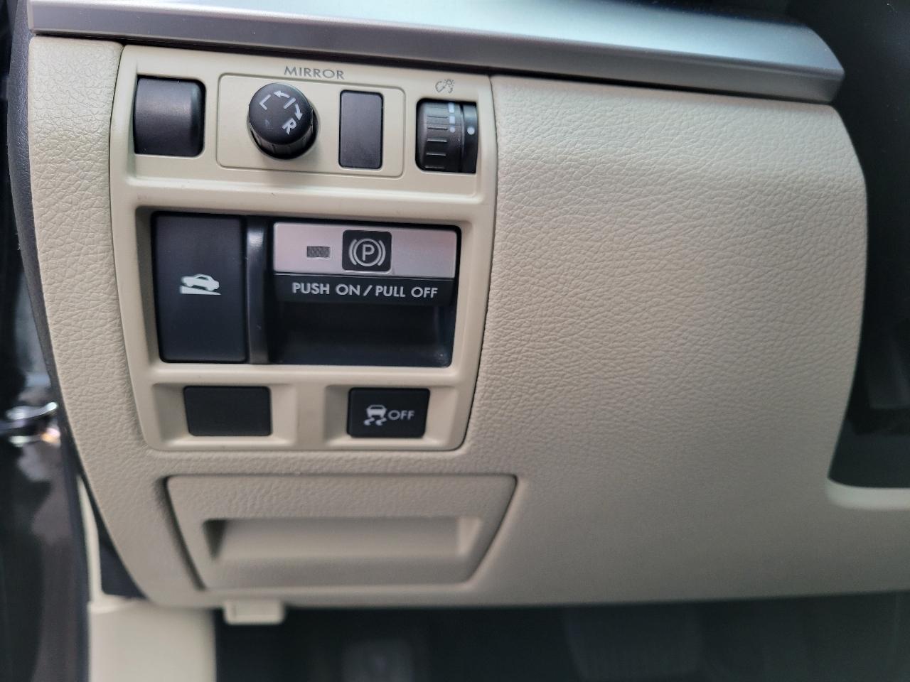 Subaru Outback 4dr Wgn H4 Auto 2.5i Premium 2014