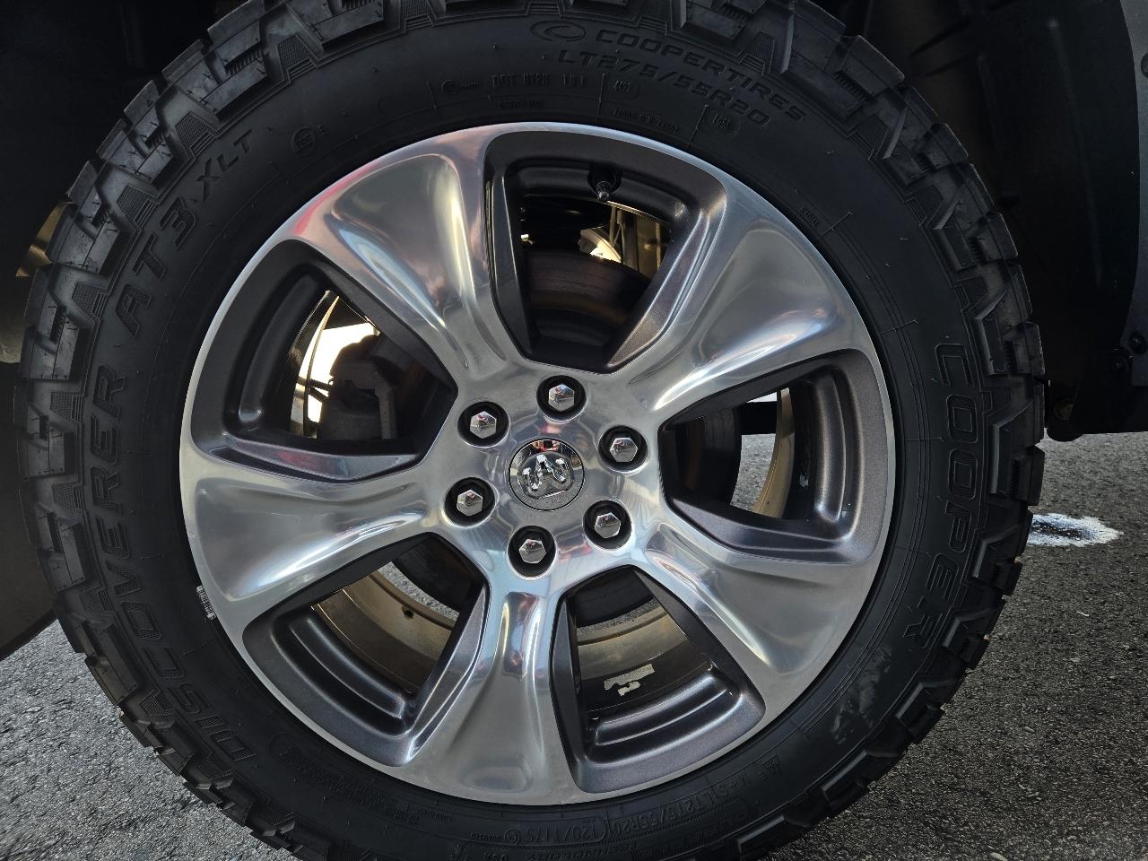 RAM 1500 Laramie 4x4 Crew Cab 5'7" Box 2019