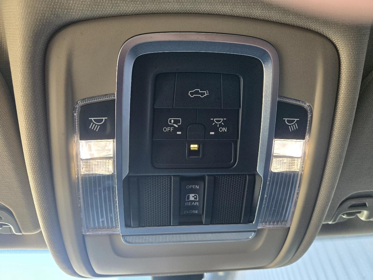 RAM 1500 Laramie 4x4 Crew Cab 5'7" Box 2019