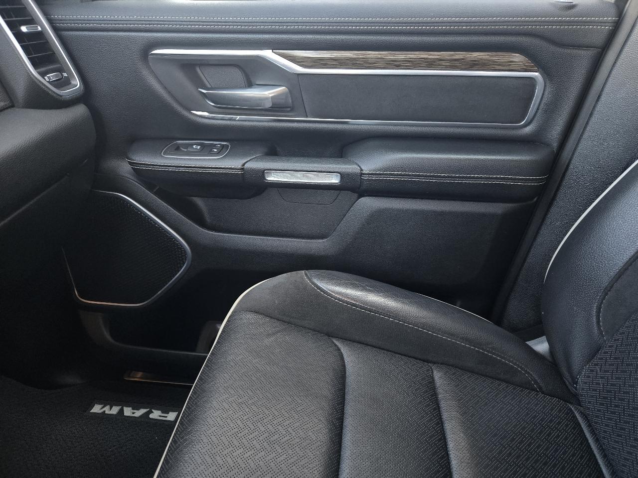 RAM 1500 Laramie 4x4 Crew Cab 5'7" Box 2019