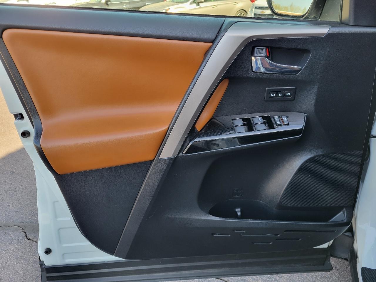 Toyota RAV4 Limited AWD (Natl) 2018