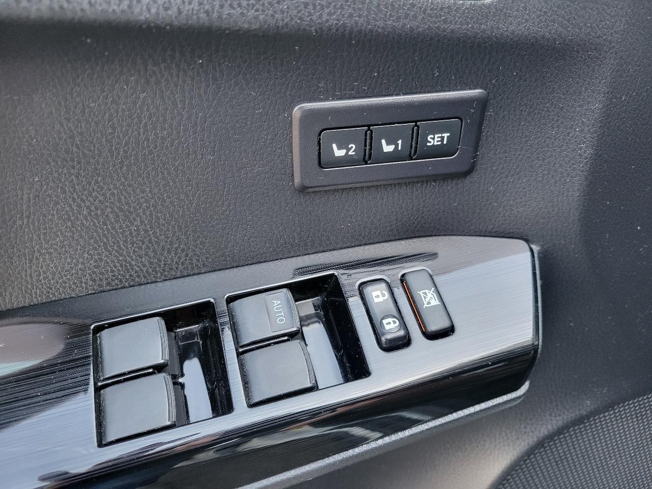 Toyota RAV4 Limited AWD (Natl) 2018