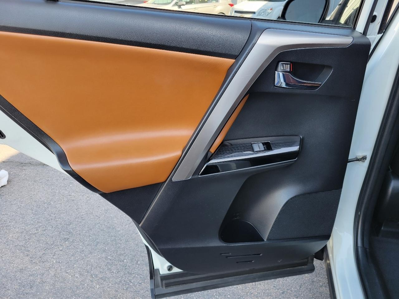 Toyota RAV4 Limited AWD (Natl) 2018