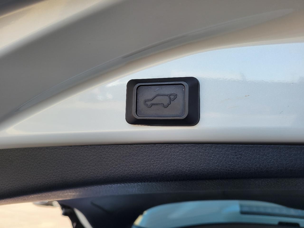 Toyota RAV4 Limited AWD (Natl) 2018