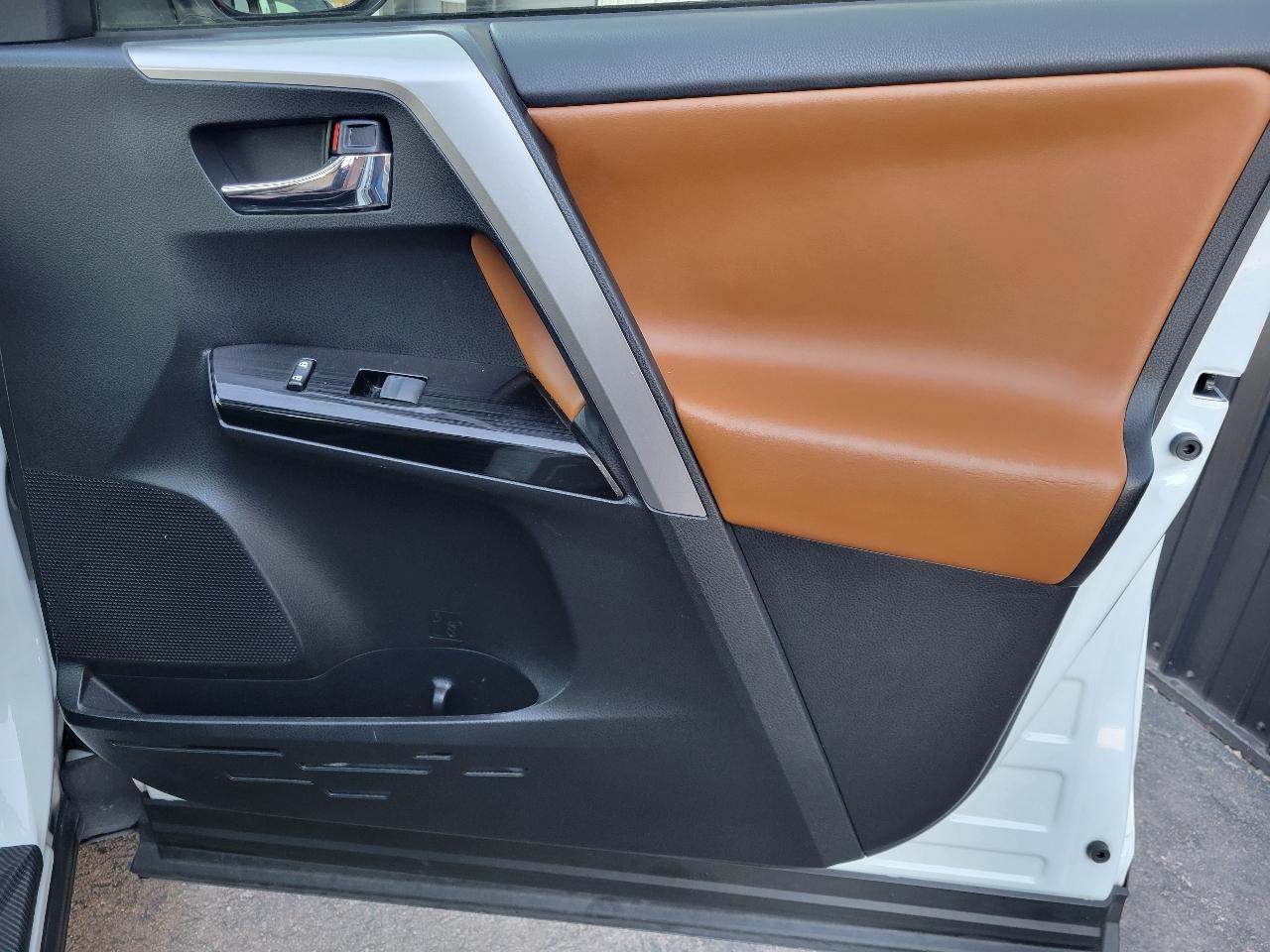 Toyota RAV4 Limited AWD (Natl) 2018