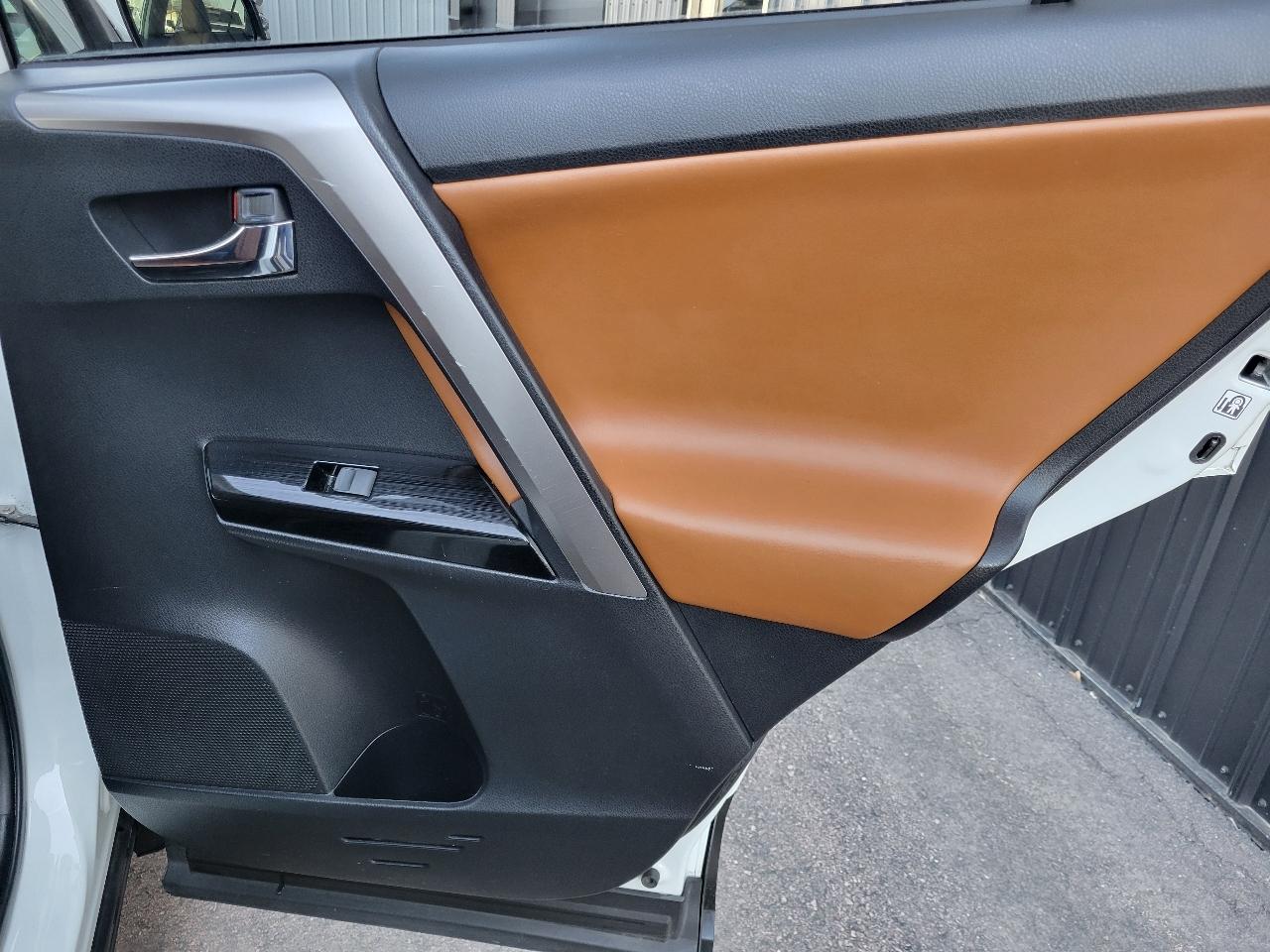 Toyota RAV4 Limited AWD (Natl) 2018