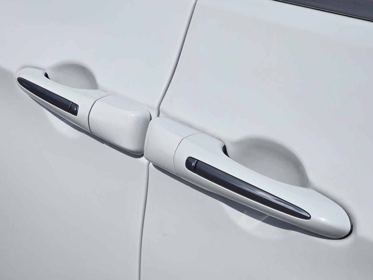 Chrysler Pacifica Limited FWD 2022