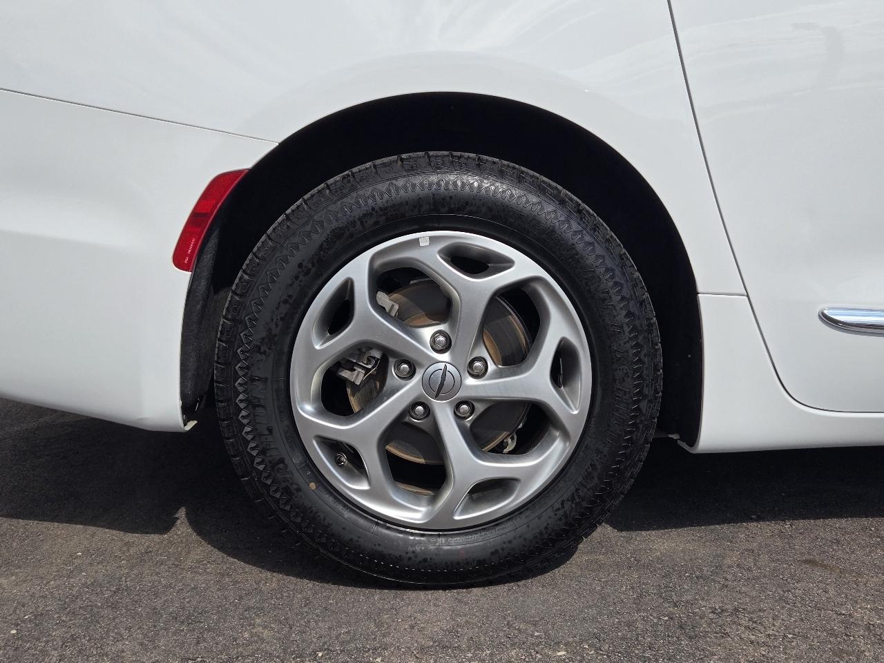 Chrysler Pacifica Limited FWD 2022