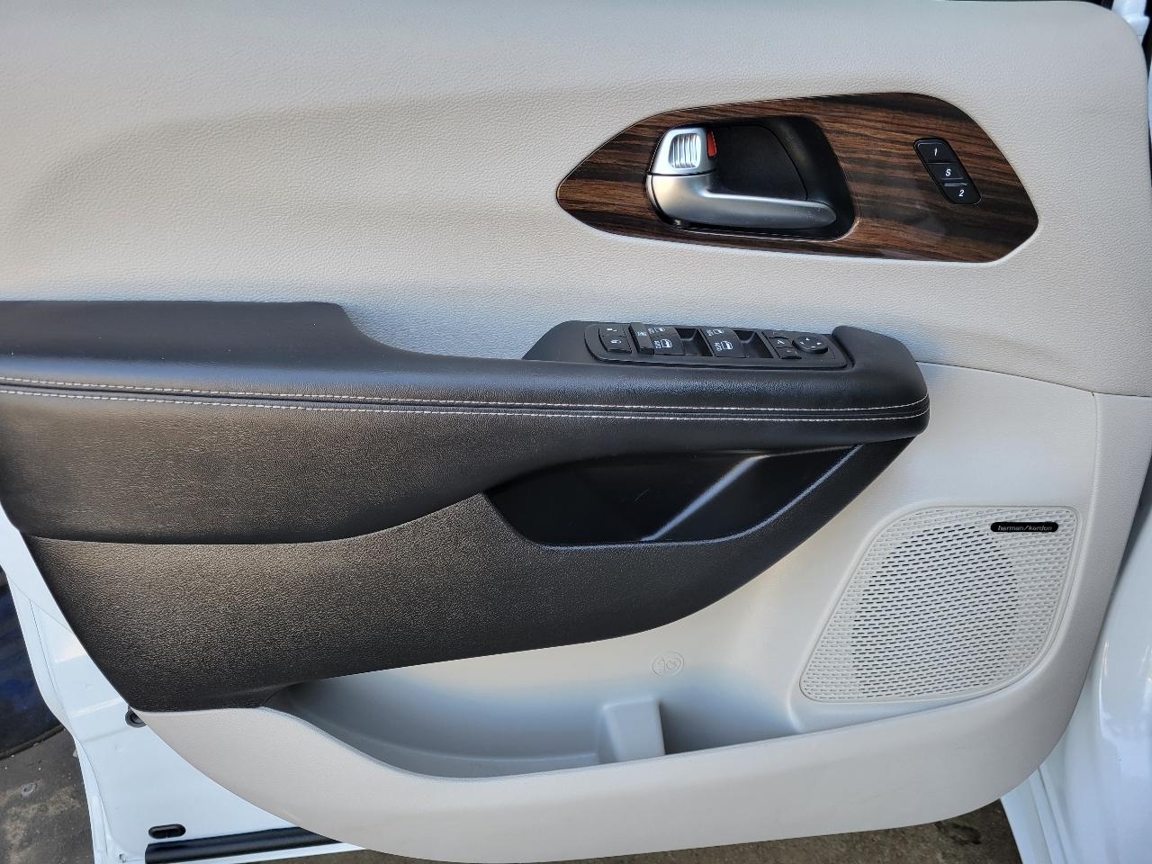 Chrysler Pacifica Limited FWD 2022