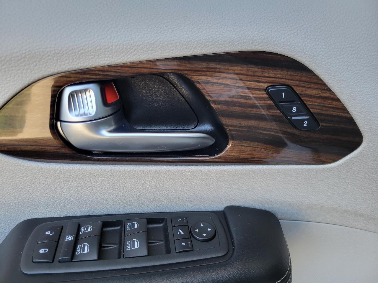 Chrysler Pacifica Limited FWD 2022