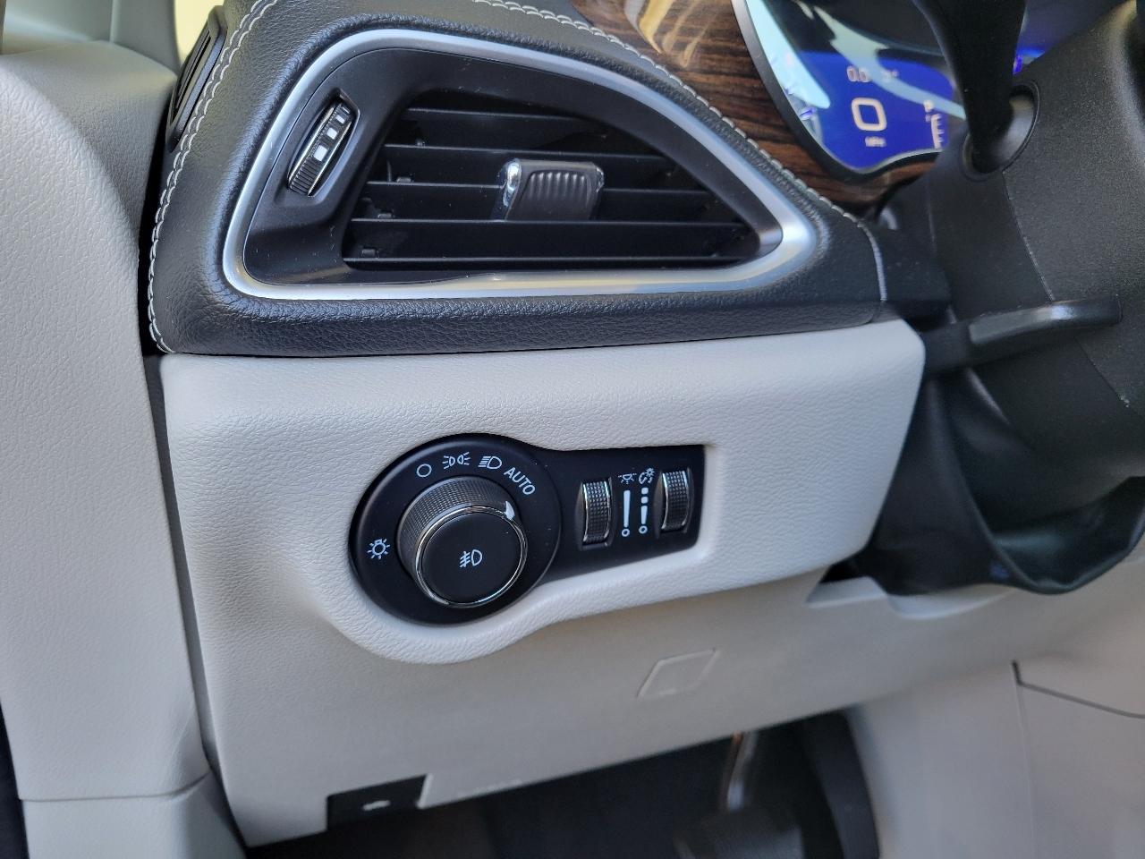 Chrysler Pacifica Limited FWD 2022