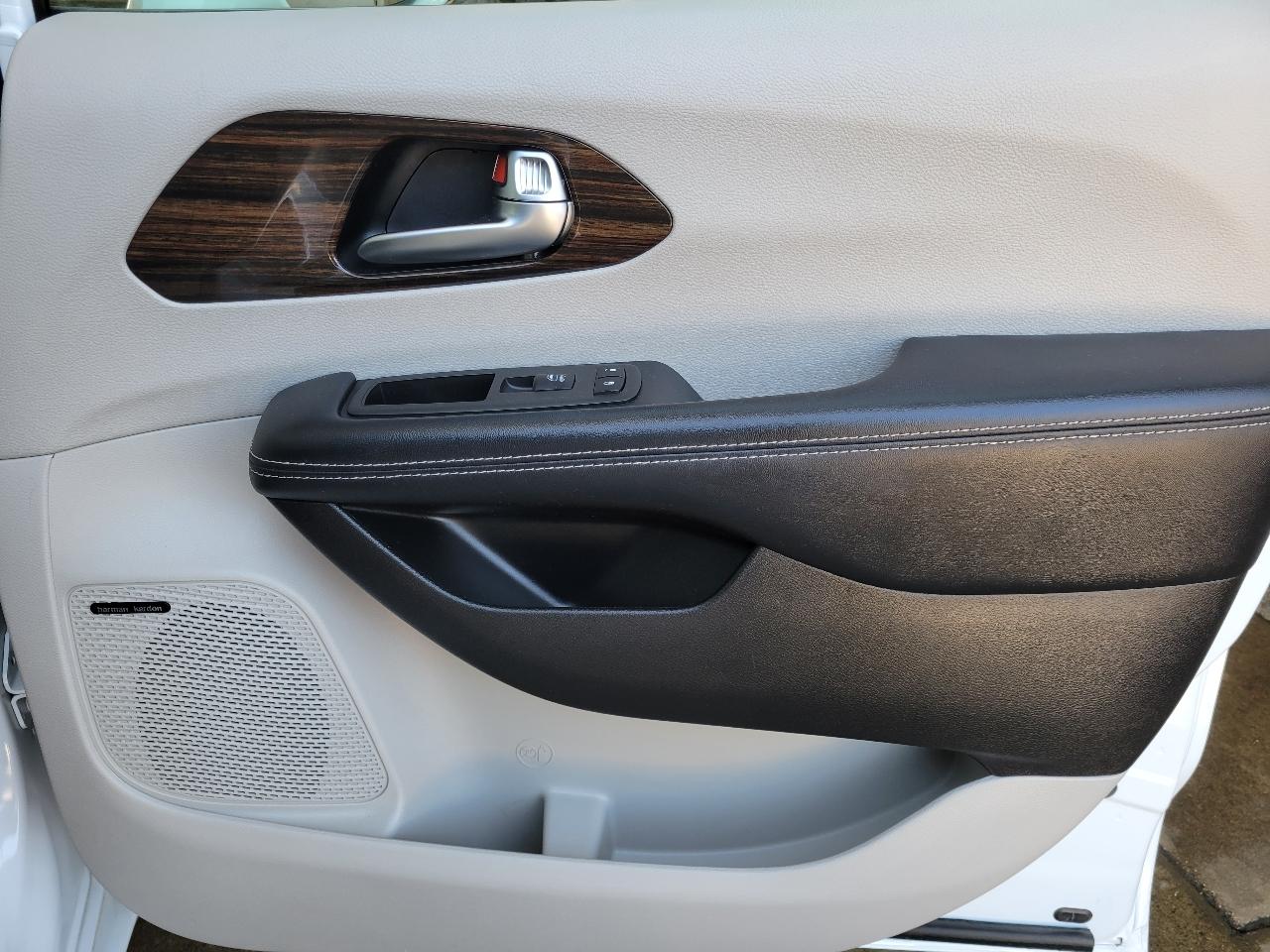 Chrysler Pacifica Limited FWD 2022