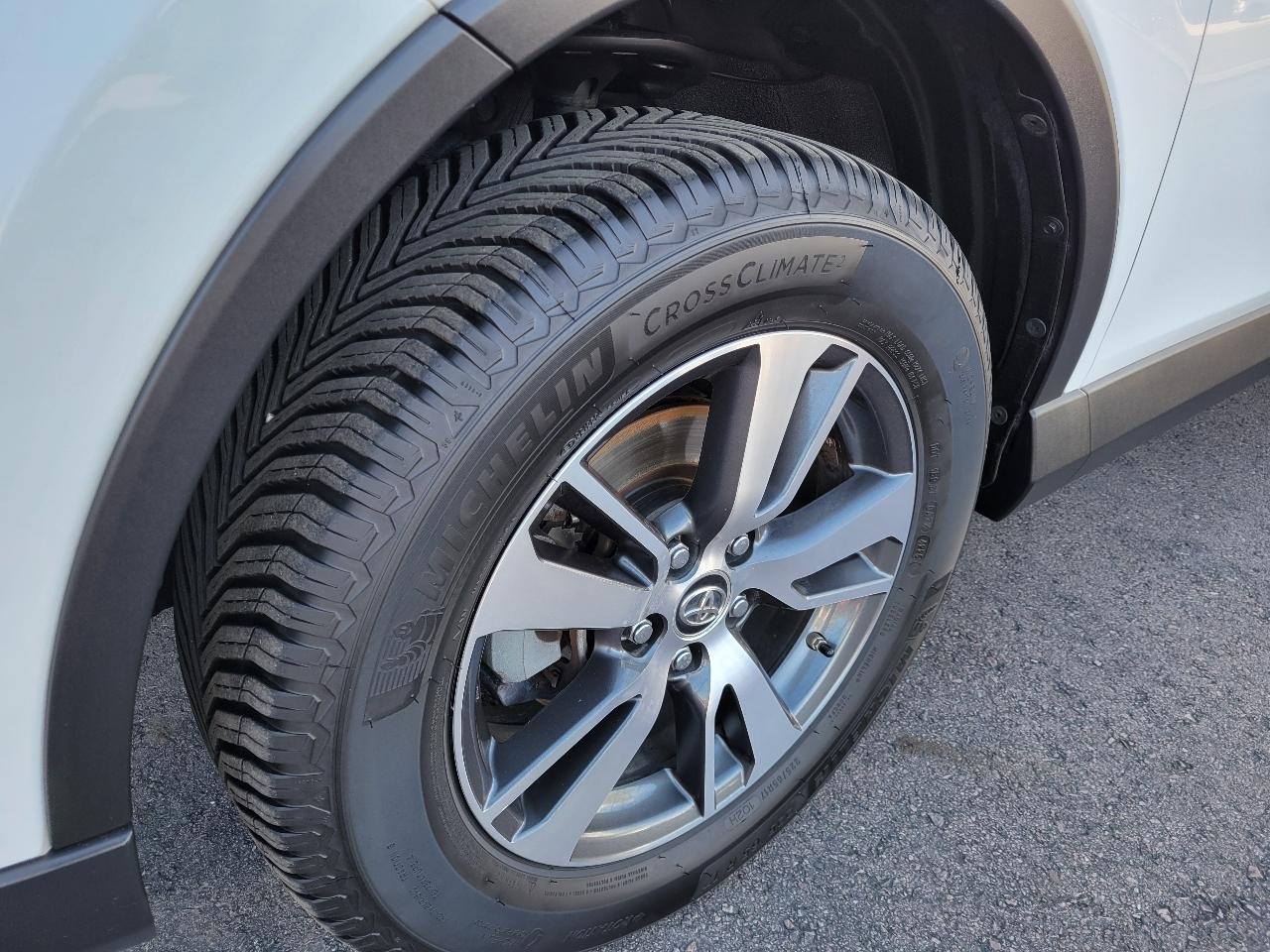 Toyota RAV4 AWD XLE 2018