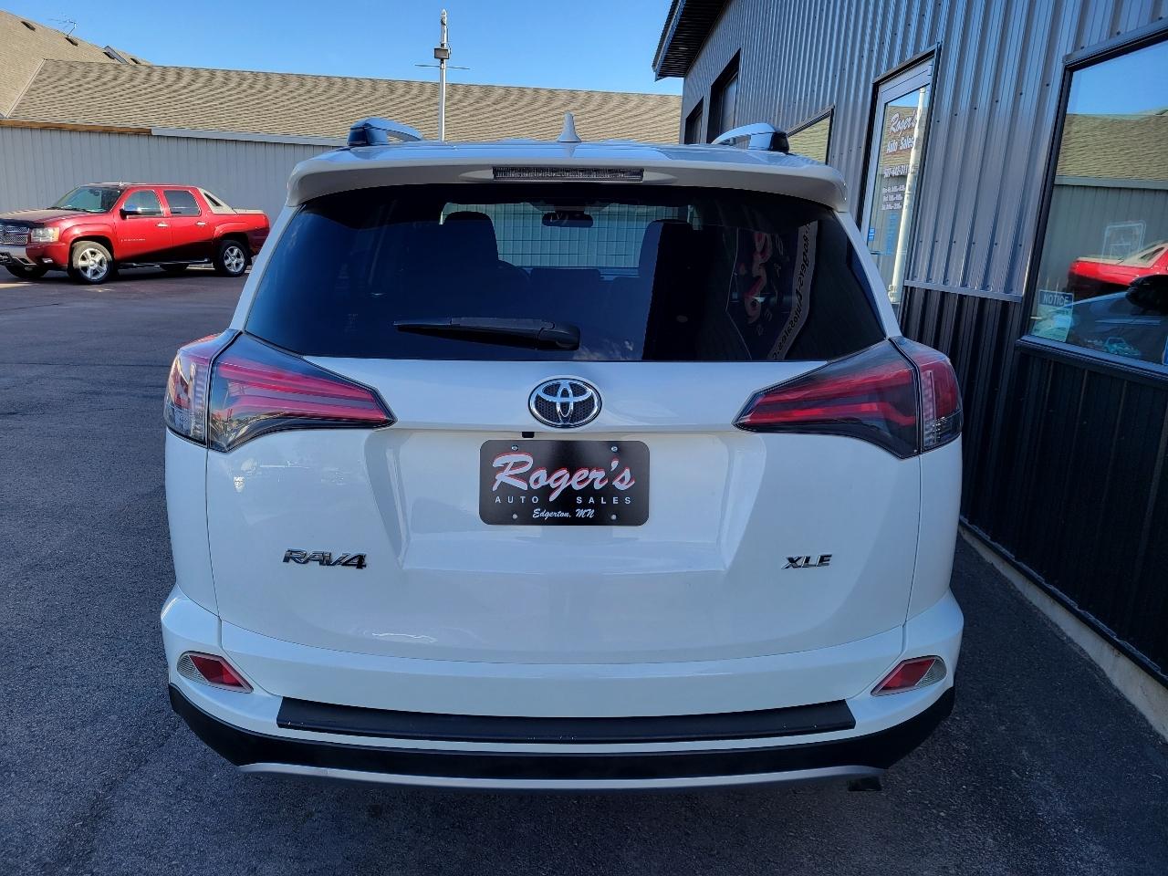 Toyota RAV4 AWD XLE 2018