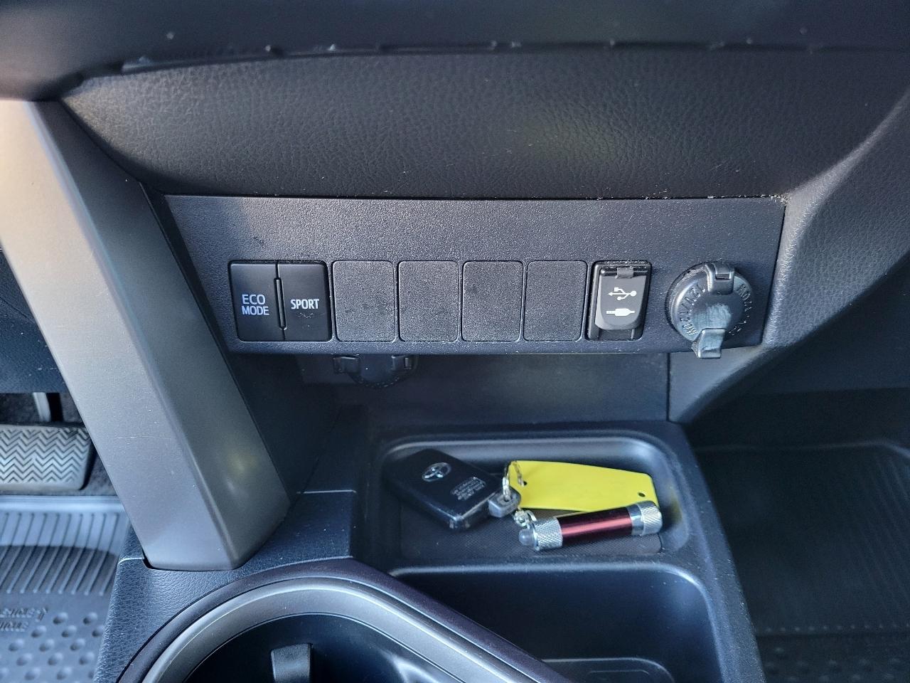 Toyota RAV4 AWD XLE 2018