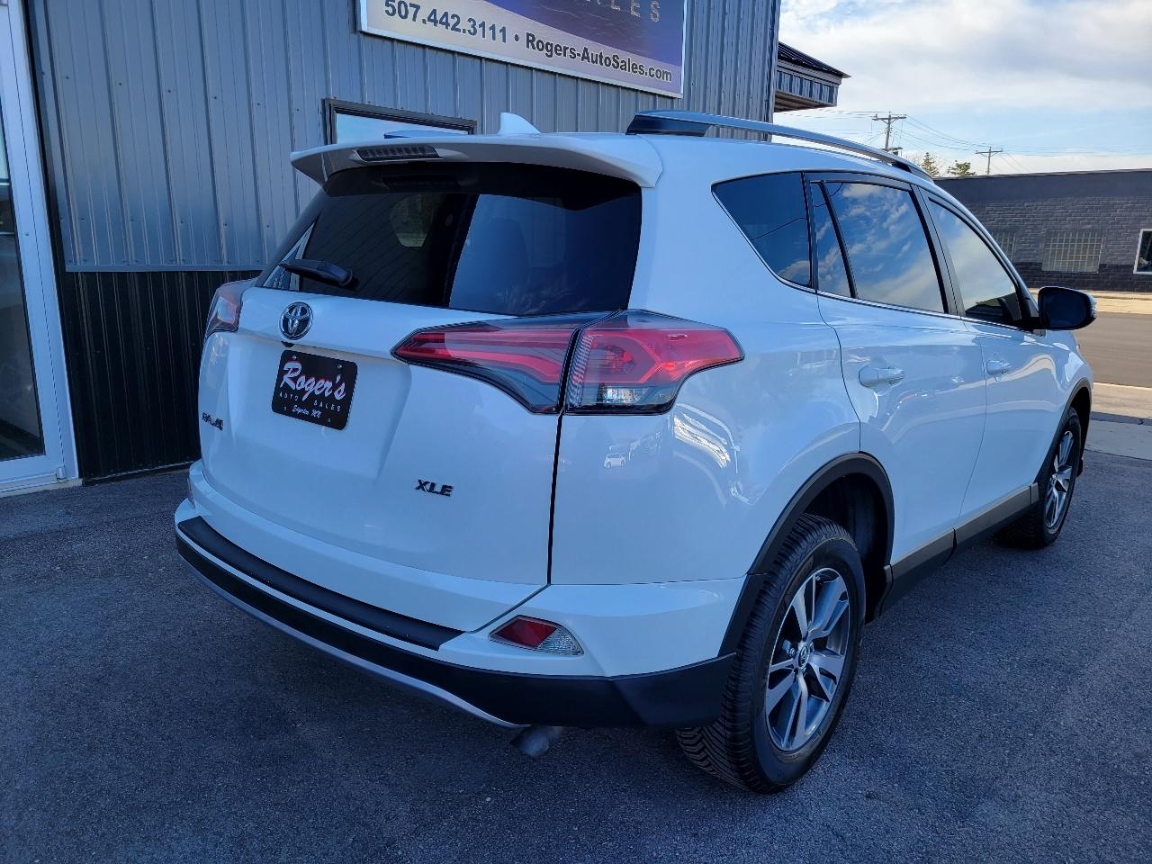 Toyota RAV4 AWD XLE 2018