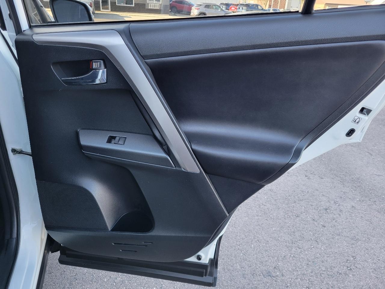Toyota RAV4 AWD XLE 2018