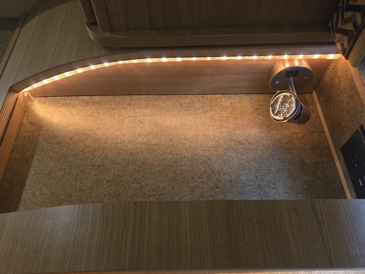 Winnebago Navion  2013