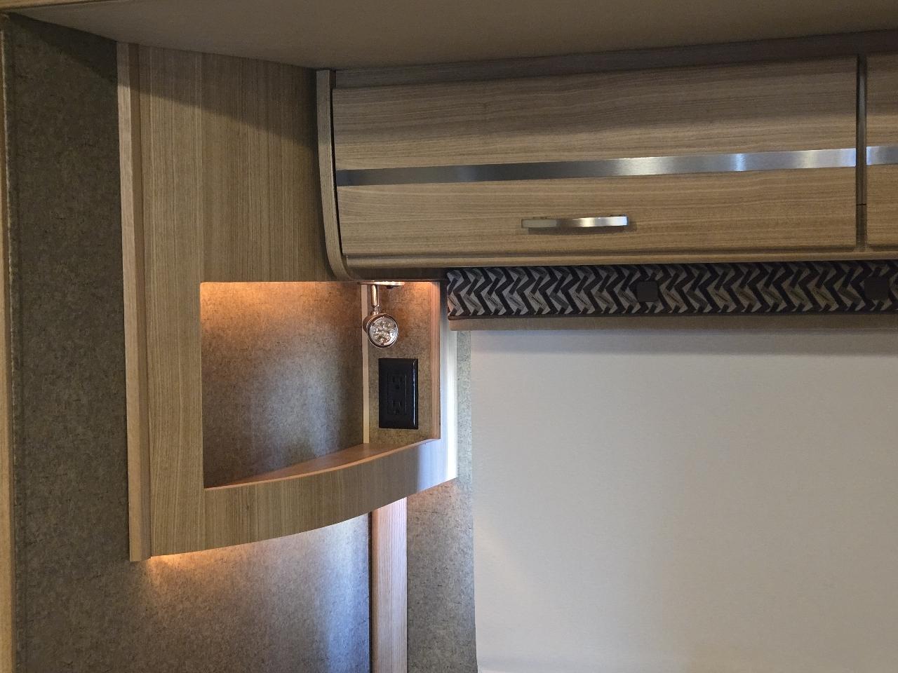 Winnebago Navion  2013
