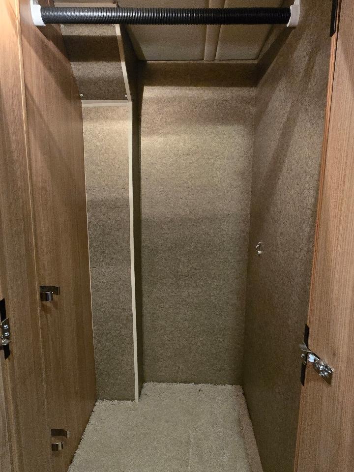 Winnebago Navion  2013