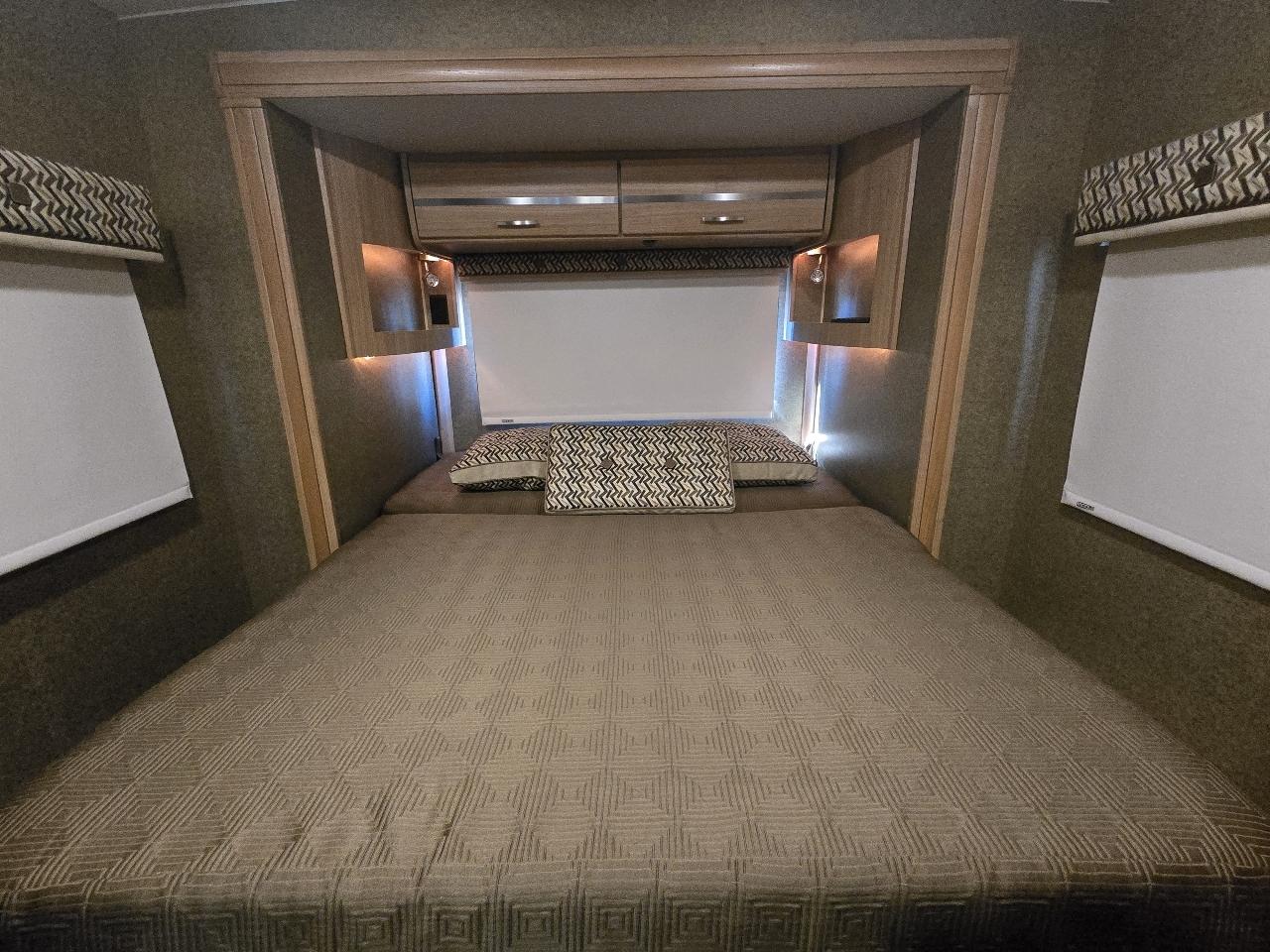 Winnebago Navion  2013