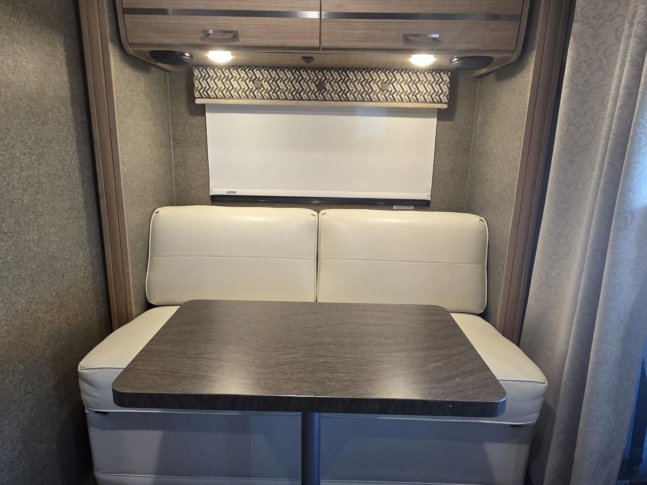 Winnebago Navion  2013
