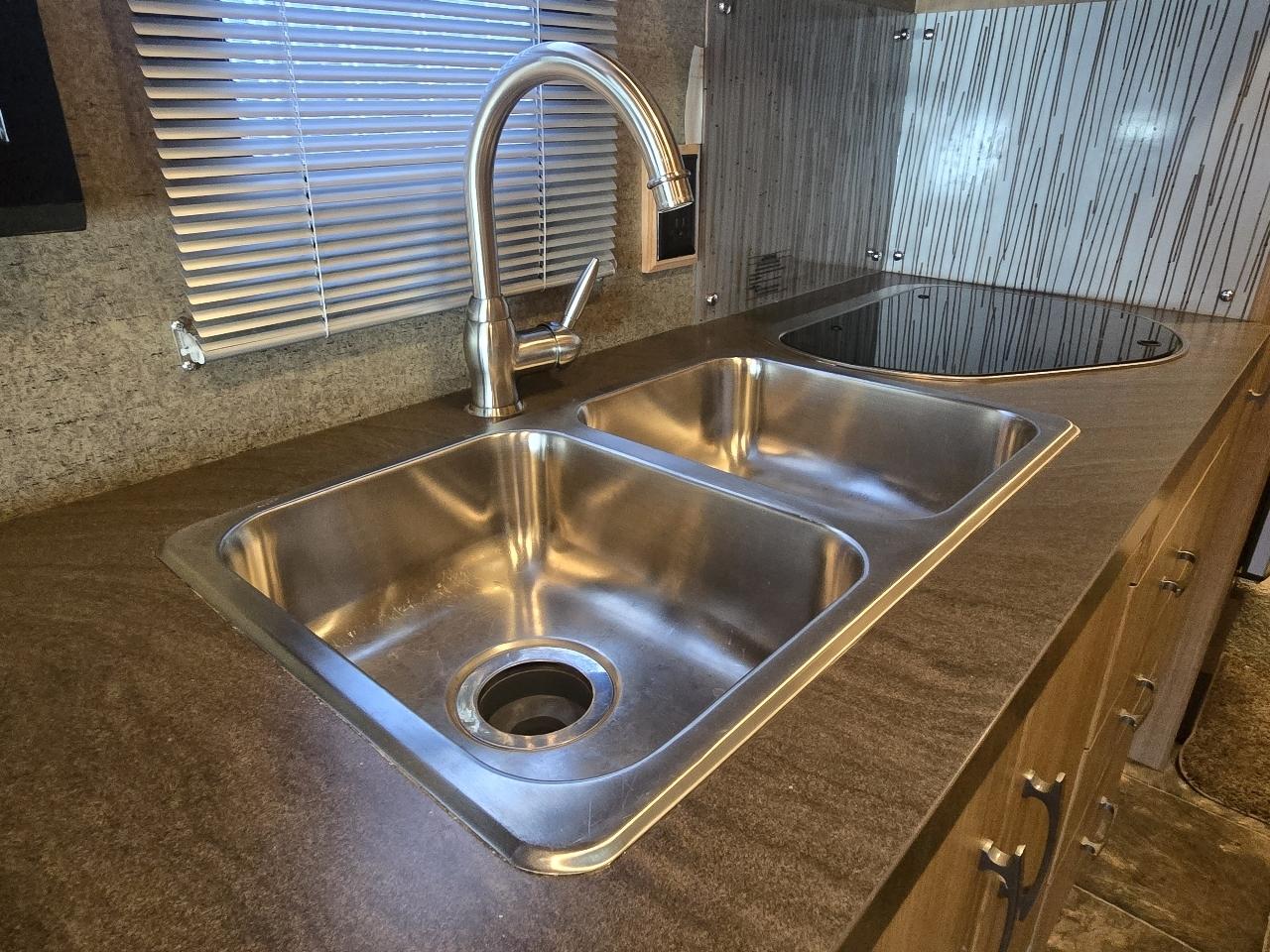 Winnebago Navion  2013