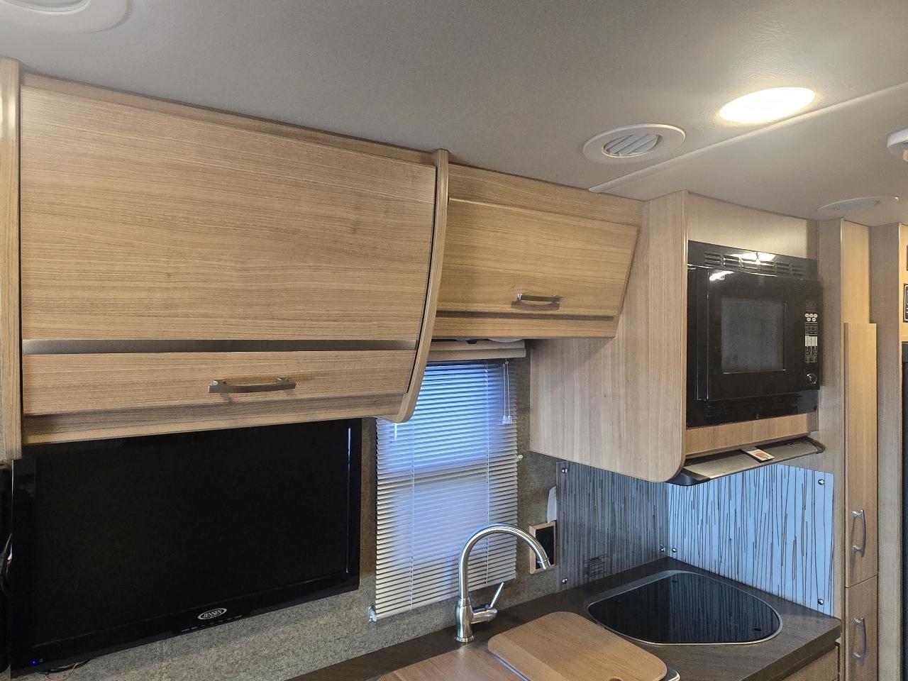 Winnebago Navion  2013
