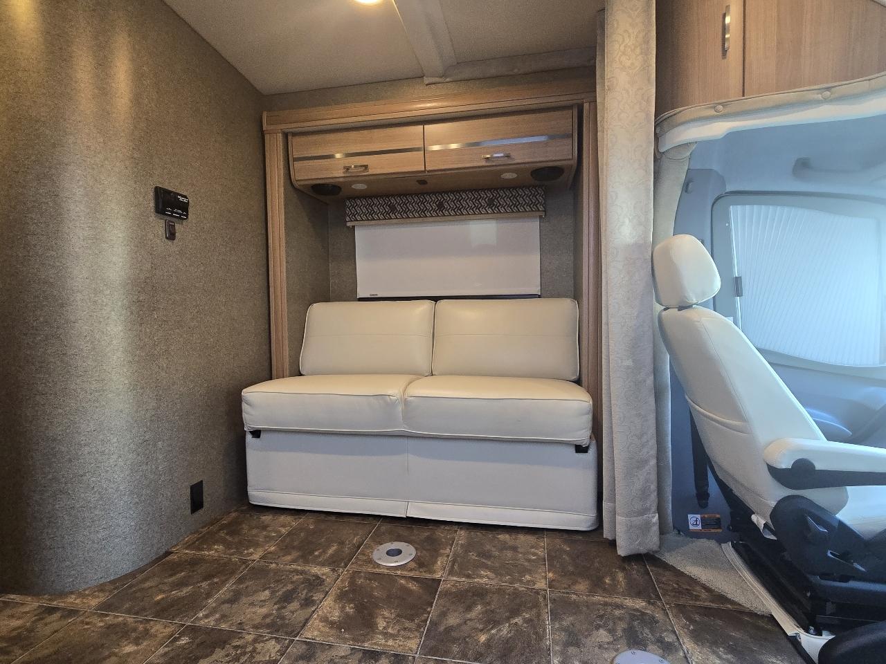 Winnebago Navion  2013