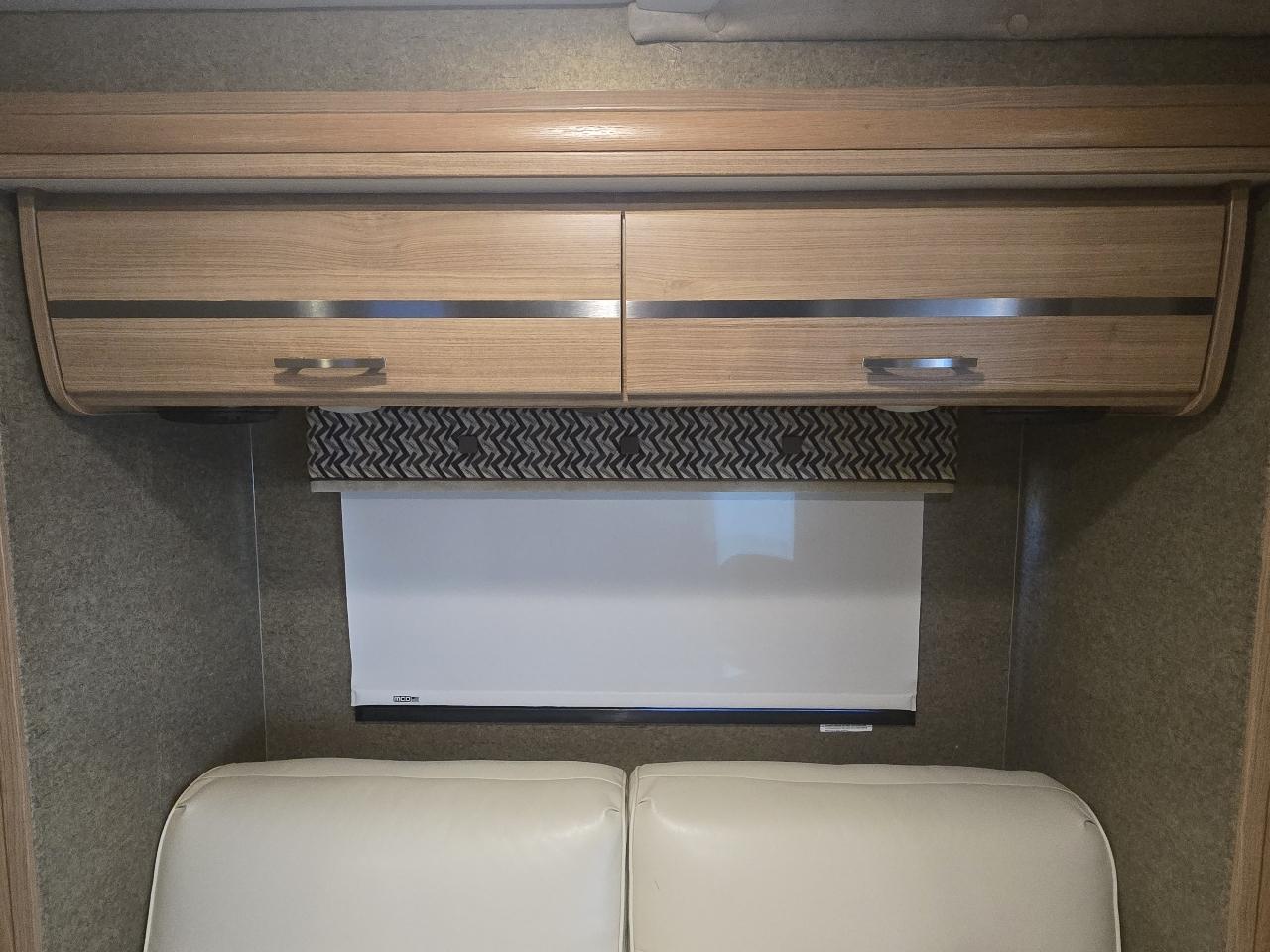 Winnebago Navion  2013