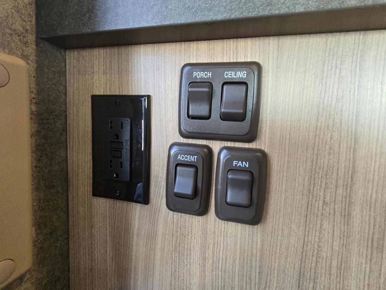 Winnebago Navion  2013