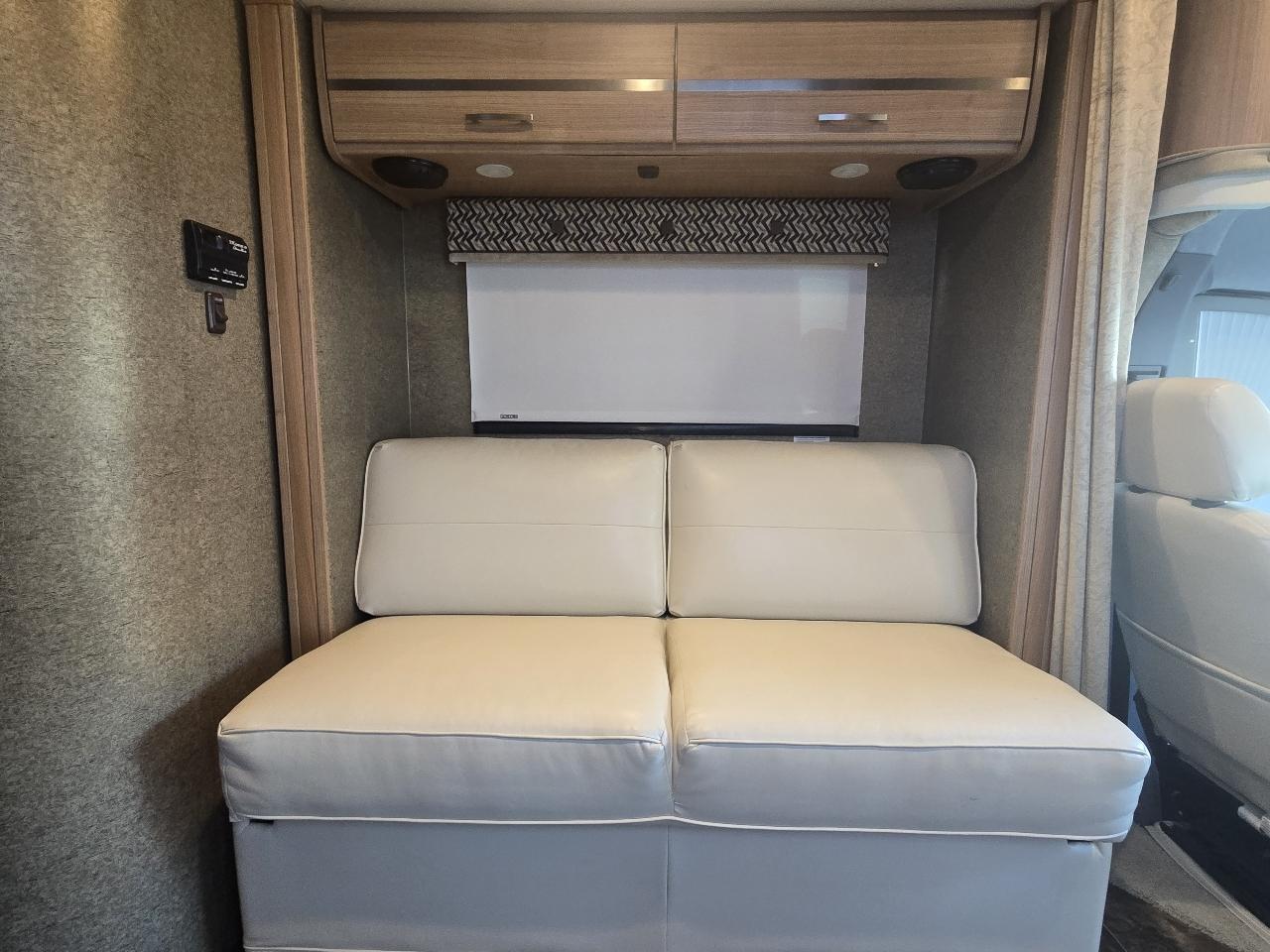 Winnebago Navion  2013