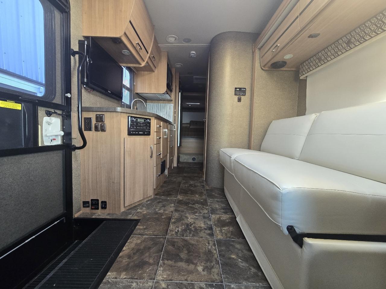 Winnebago Navion  2013