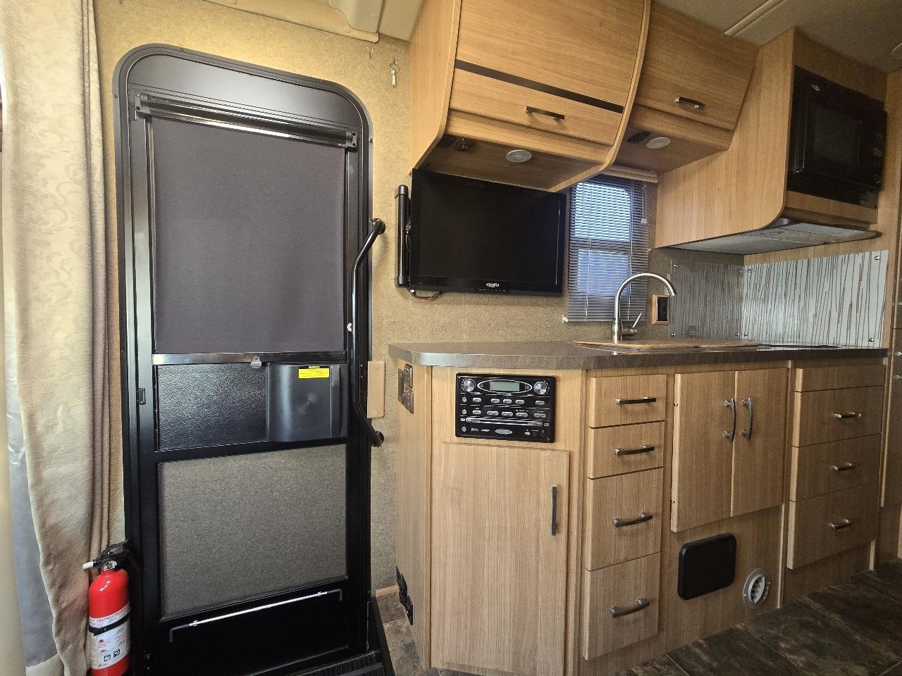 Winnebago Navion  2013