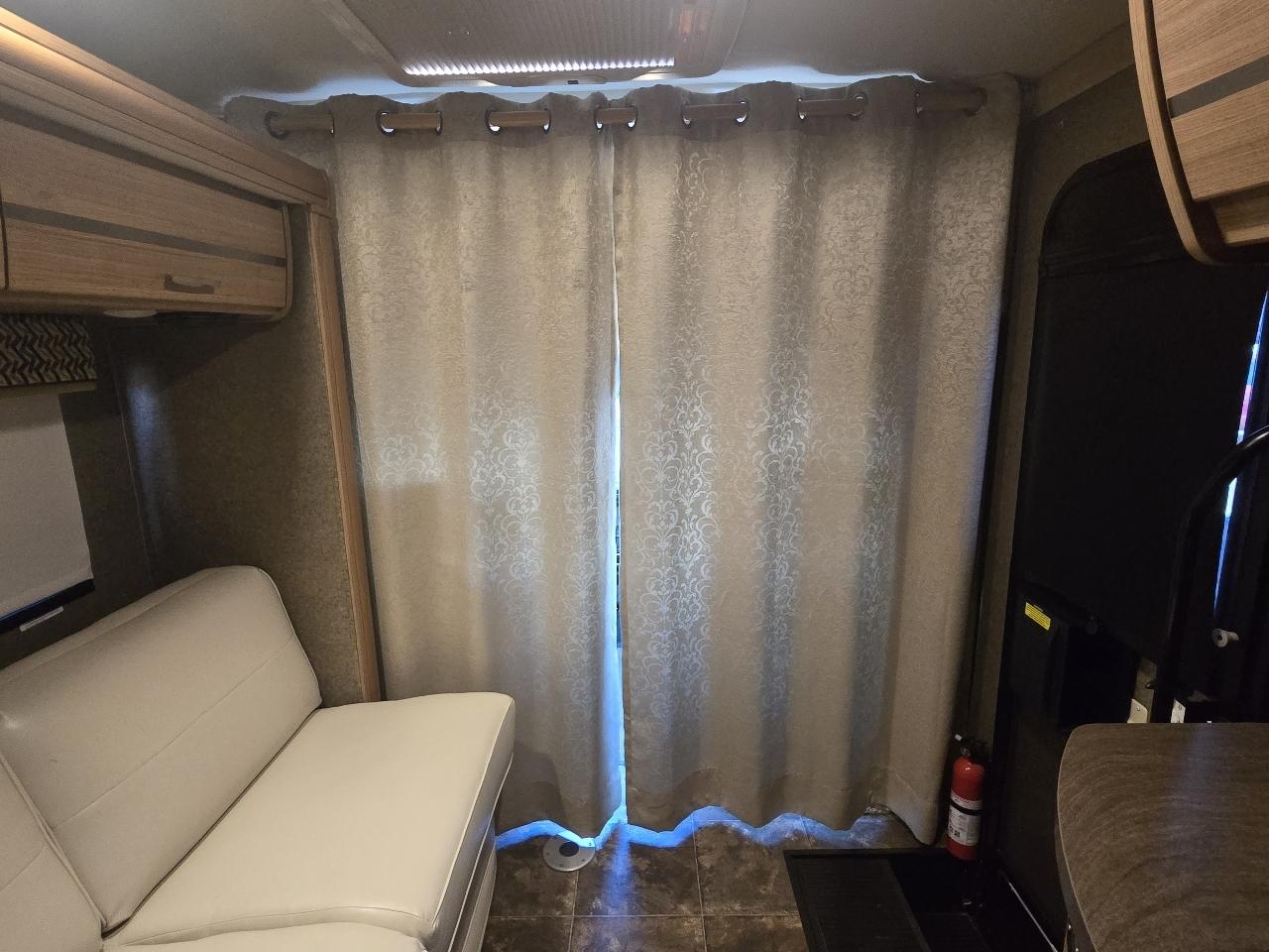 Winnebago Navion  2013