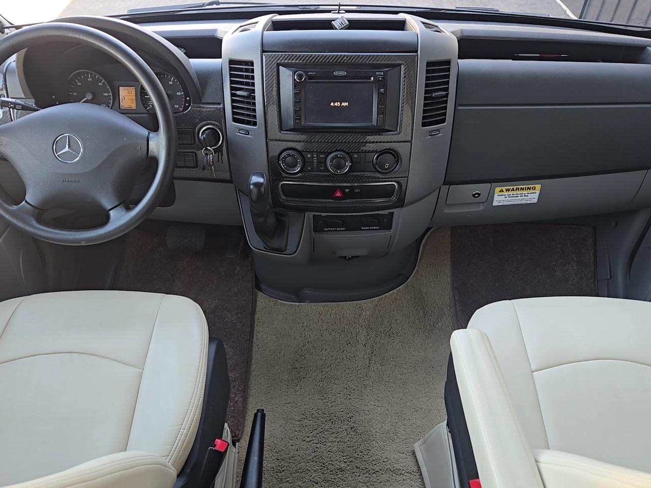 Winnebago Navion  2013