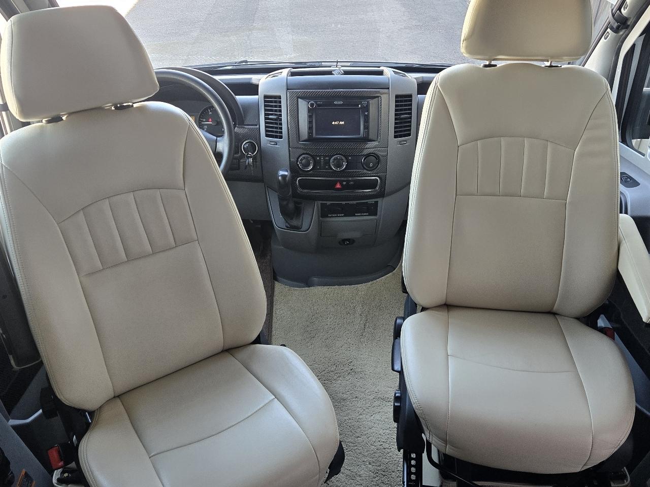 Winnebago Navion  2013