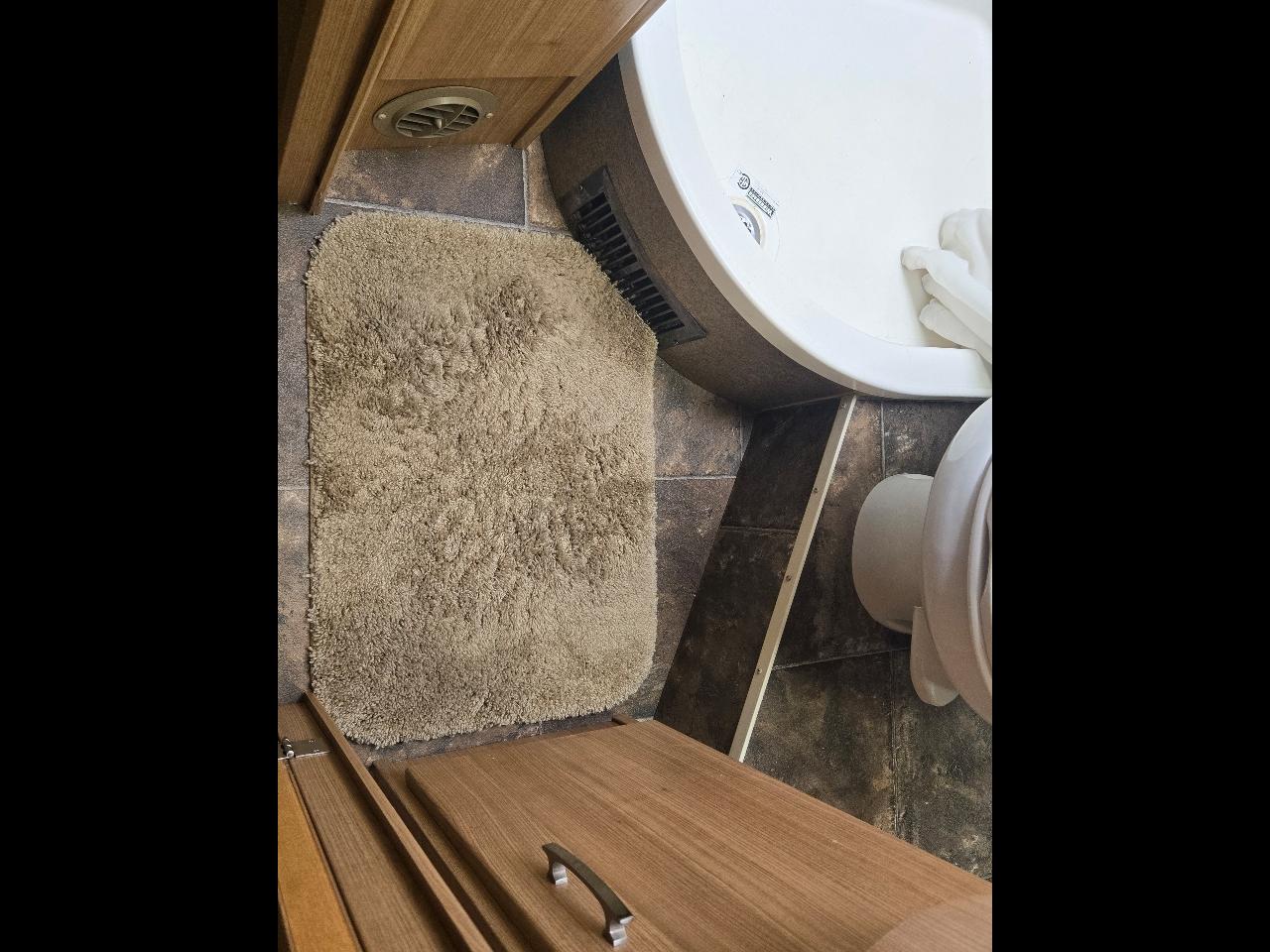 Winnebago Navion  2013