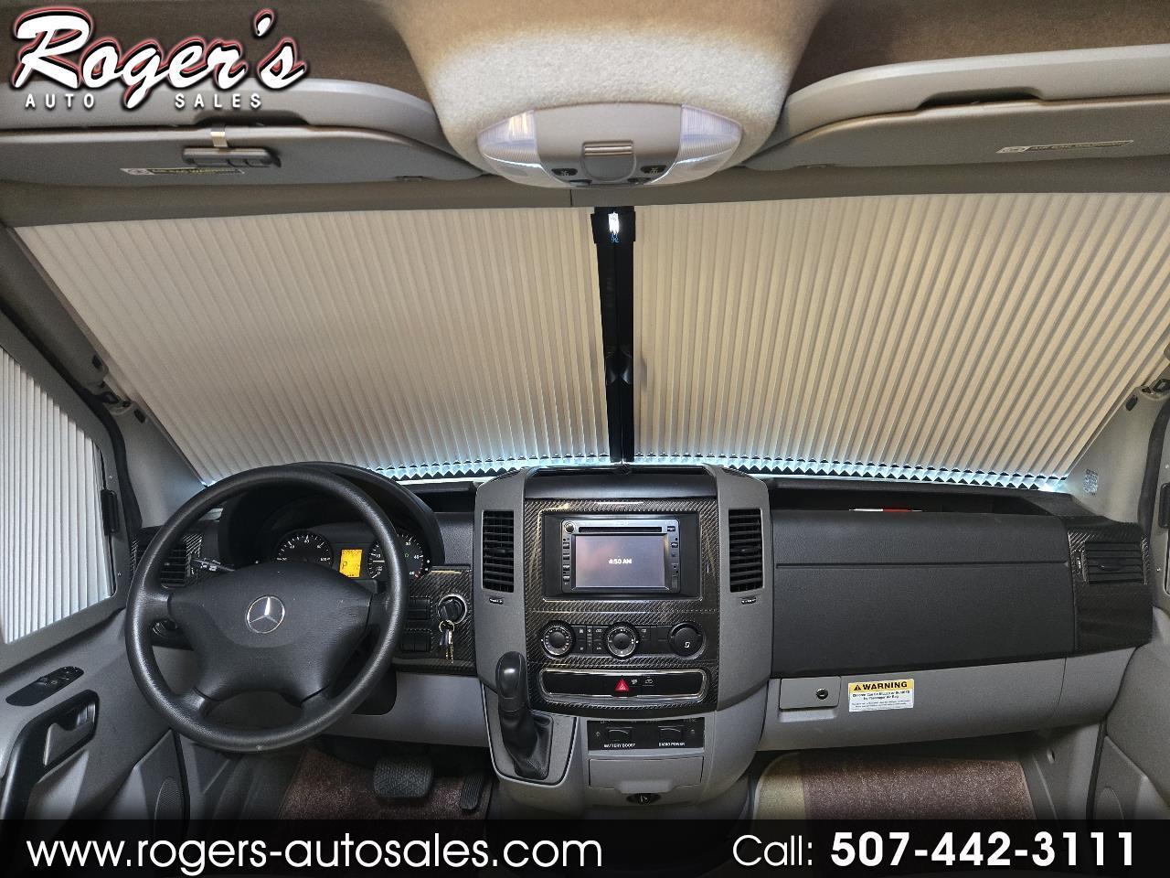Winnebago Navion  2013
