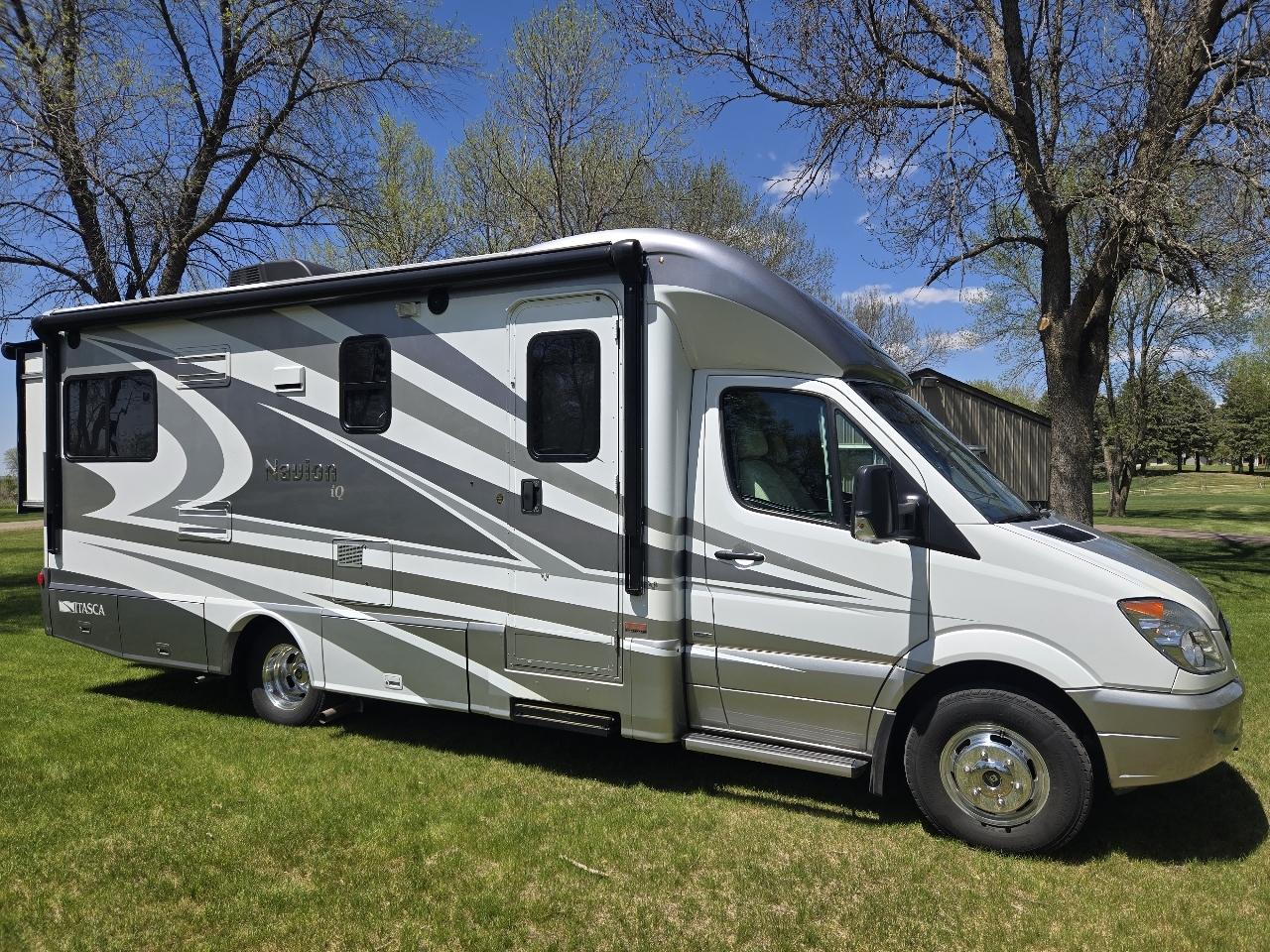 Winnebago Navion  2013