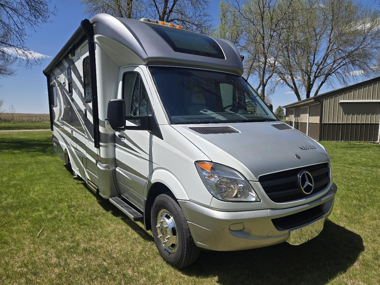 Winnebago Navion  2013