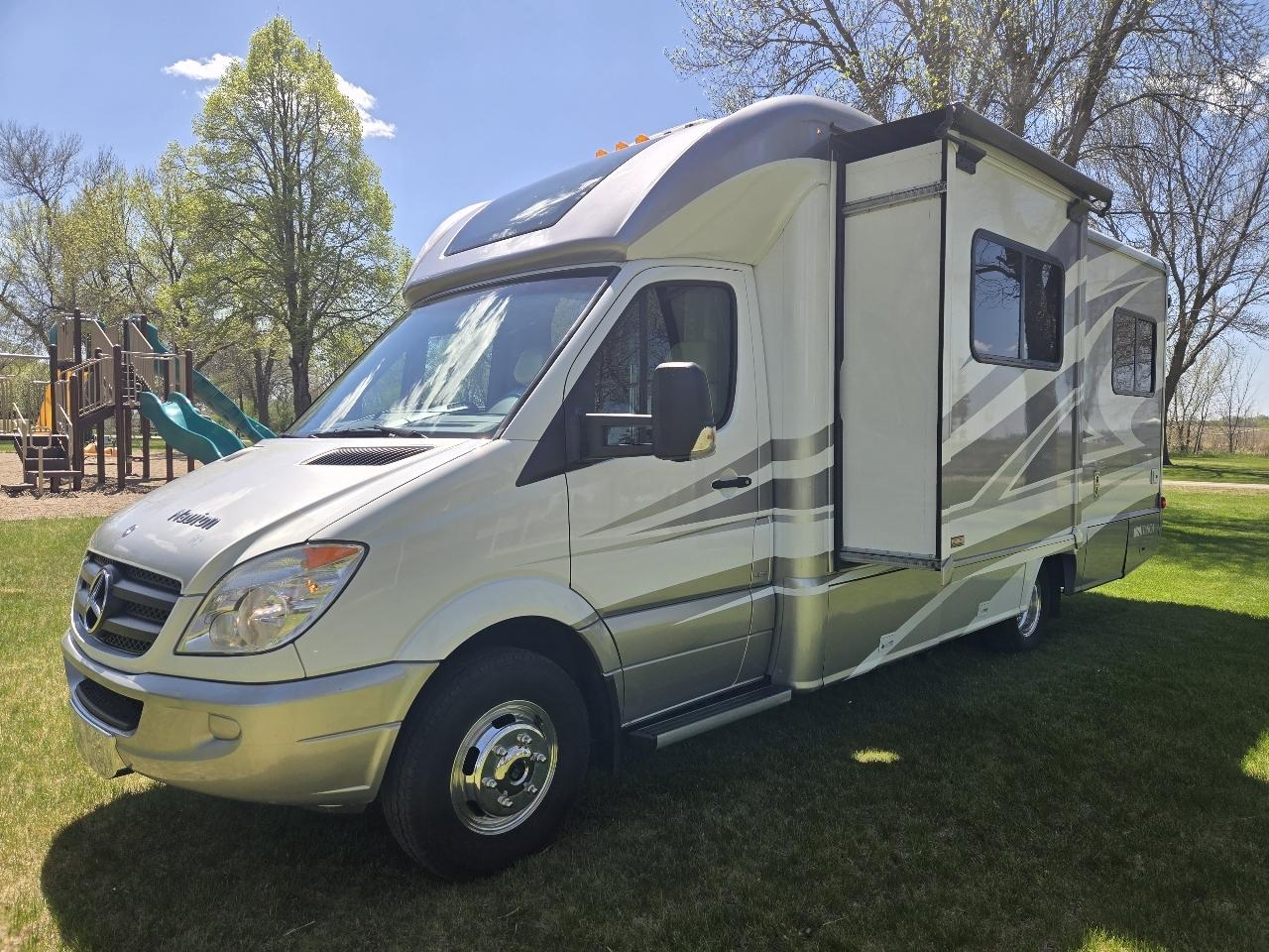 Winnebago Navion  2013