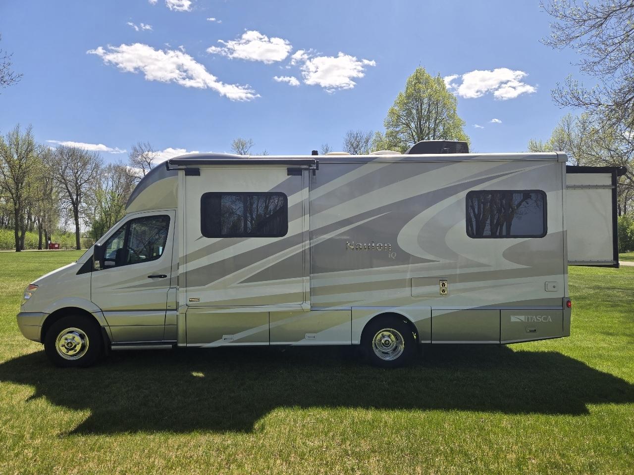 Winnebago Navion  2013