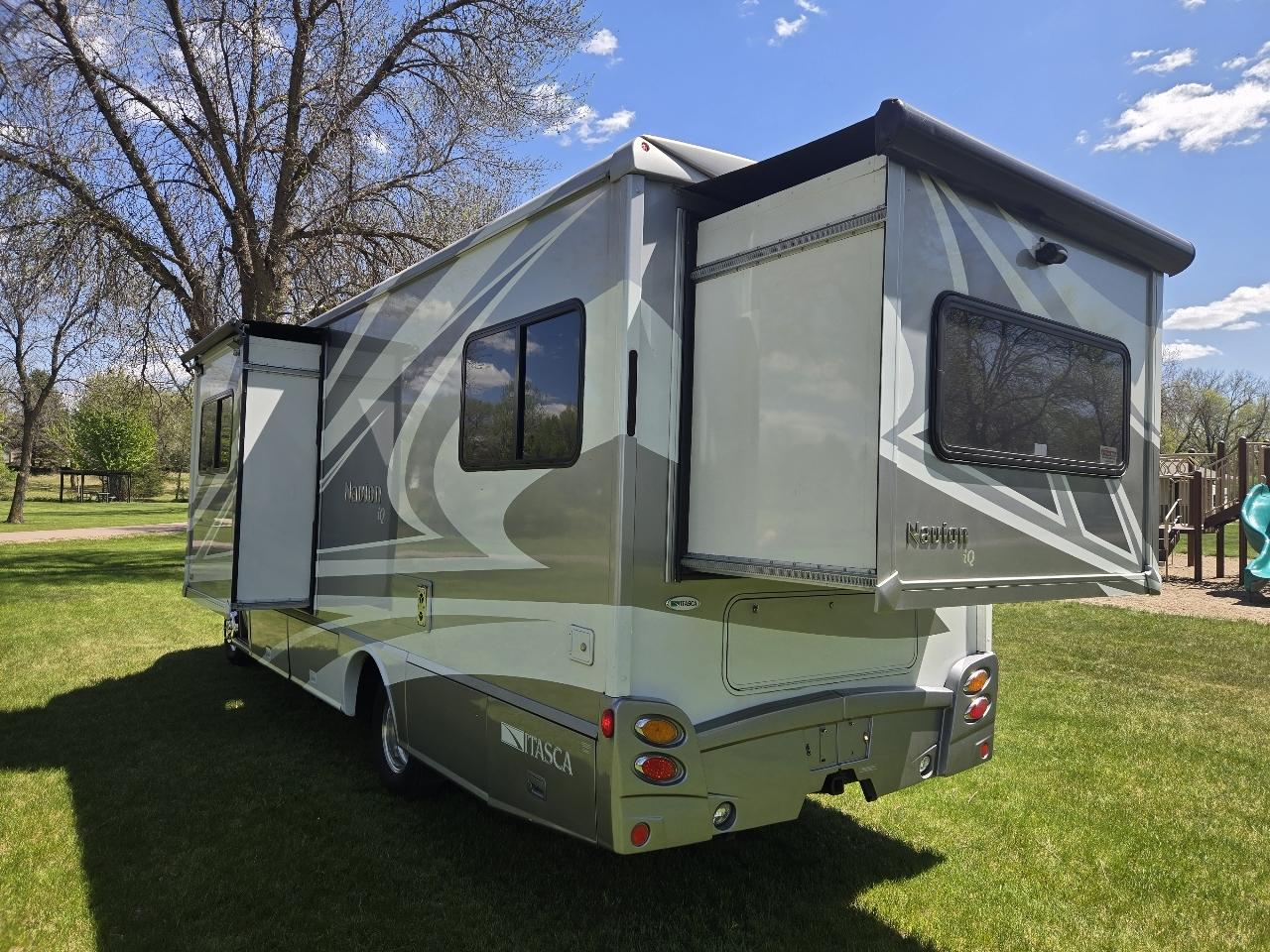 Winnebago Navion  2013