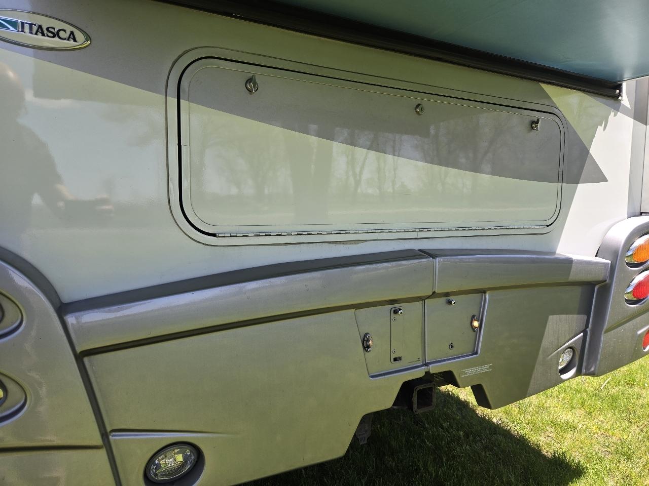 Winnebago Navion  2013