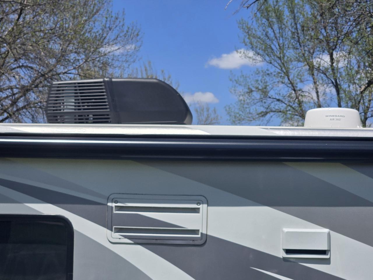 Winnebago Navion  2013