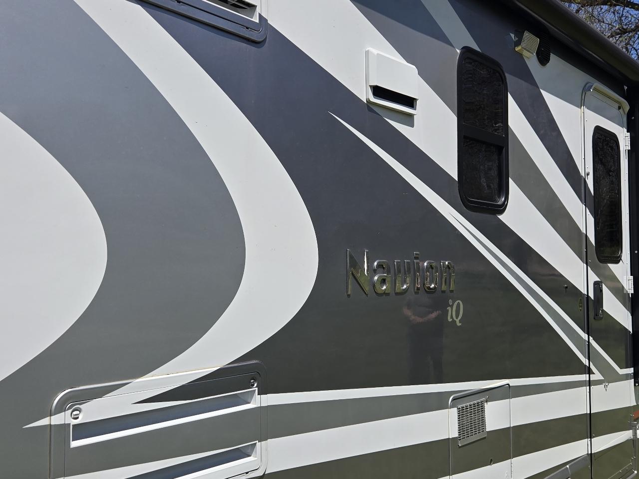 Winnebago Navion  2013